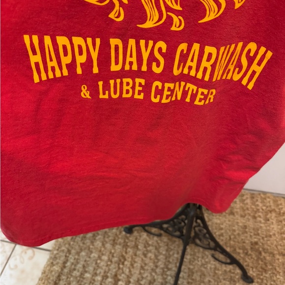 Red Happy Days Carwash & Lube Graphic Tee T Shirt SS L - Picture 6 of 7